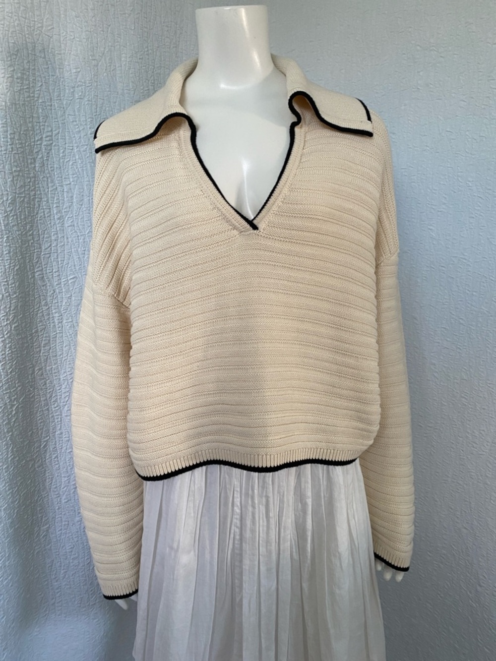 ASOS Cream V-Neck Ribbed Polo Sweater with Black Trim NEW. Small or Medium